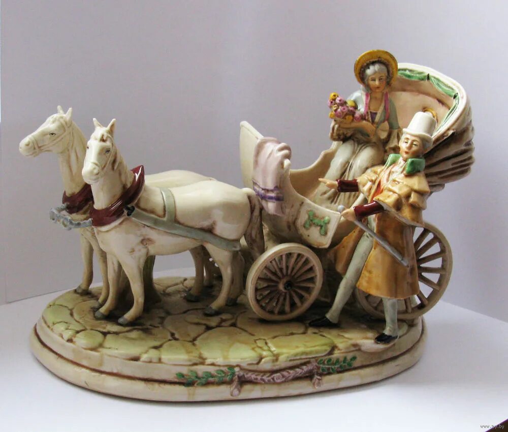 фарфоровая статуэтка девочка с птичкой германия. куфар статуэтки. фарфоровые сувениры советские. статуэтка карета ahura. фигурка lemax карета на двоих 8 х 20 х 7 см.