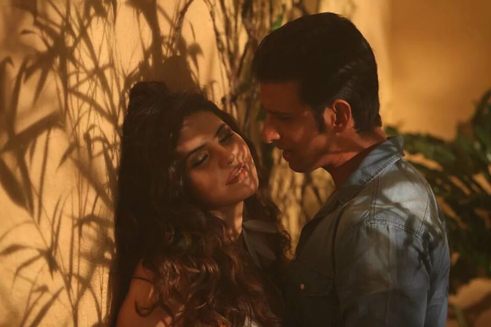 Hate story индийский фильм. История ненависти 3 фильм 2015. История ненависти 3 фильм 2015. Hate story индийский фильм. История ненависти 3 фильм 2015.