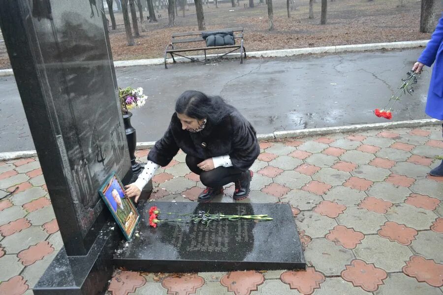 Памяти полковник. Мер города Ровеньки ЛНР. 14 Апреля ЛНР день памяти. Погибших ровеньчане на Украине фото.