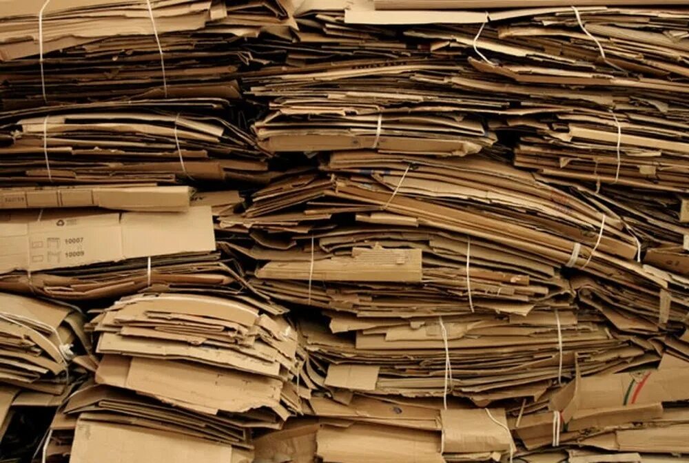 Картон макулатура. Картон вторсырье. Бумага картон вторсырье. Стопка макулатуры. Стопка макулатуры.