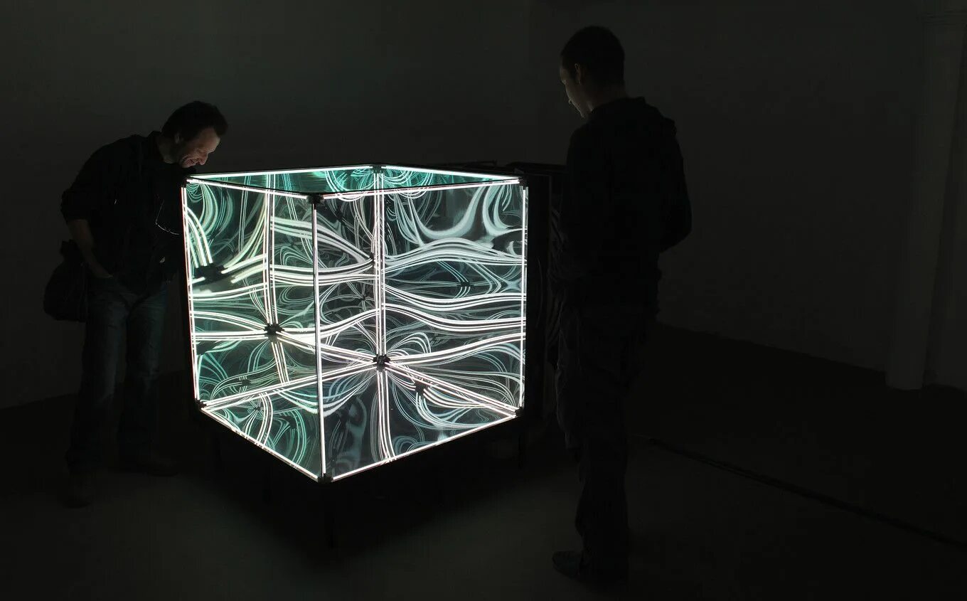 Art cube. Зеркальный RGB куб Гиперкуб. Миррор Кьюб. Стеклянные инсталляции. Объемные арт объекты.