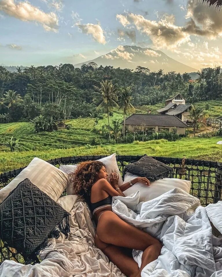 Veluvana Bali. Зоэ Бали. Инстафото Бали. Красивые места острова Бали с девушкой.