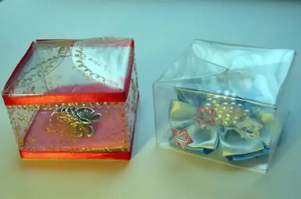 Коробочки из бутылки. Коробочка из пластиковой бутылки для подарка. Коробочки из бутылки. Упаковки из пластиковых бутылок. Шкатулка из пластмассовой коробки.