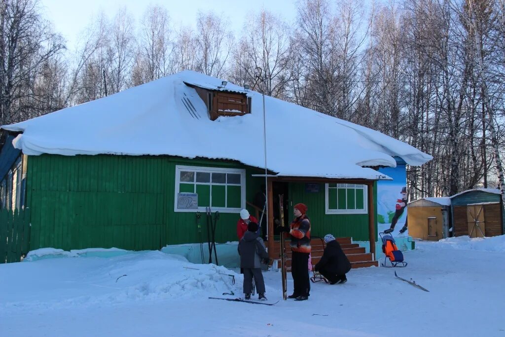 Поселок березово хмао югра. Березово киселевск. Киселевск лыжи. Лыжная база на березовой. Парк ореховая роща бишкек.
