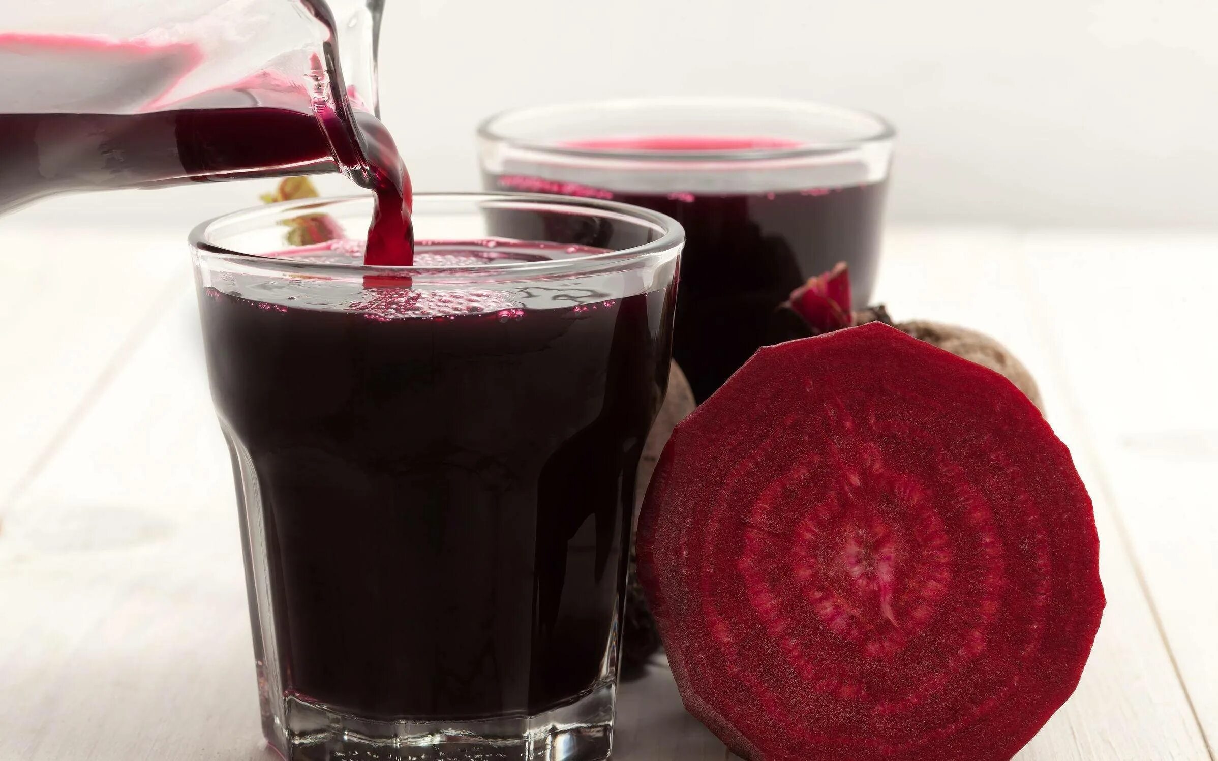 Свекольный квас вред. Свекольный квас вред. Напиток из свеклы. Свекла для похудения. Свекольный настой.