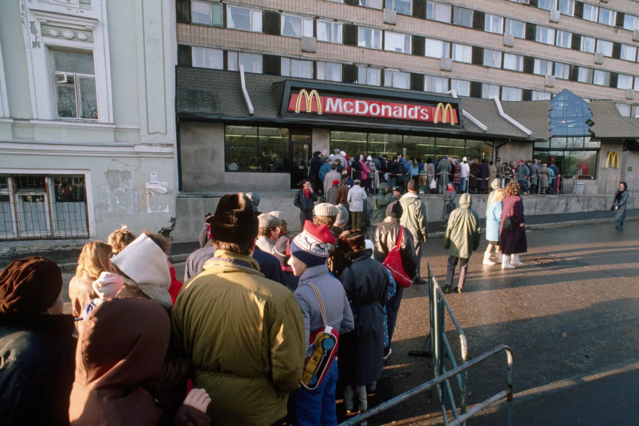 Очередь в первый макдональдс в москве. Очередь в первый макдональдс в москве
