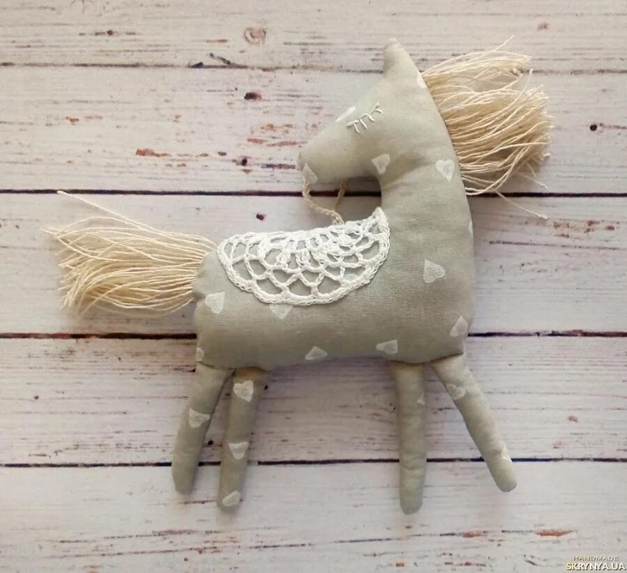 Лошадка из ткани. Текстильная лошадка. Лошадка текстильная игрушка. Текстильная лошадка МК. Текстильная лошадка своими руками.