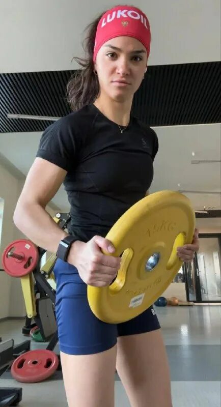 персонал тренажерного зала. фитнес центр реформа тамбов. форма для спортзала. тренажерный зал. сотрудники фитнес клуба.