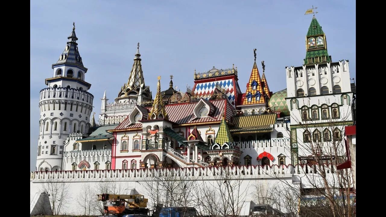 Измайлово кремль музеи. Кремль фото москва. Москва измайлово видео. Вернисаж колесо обозрения измайловский кремль. Измайлово в марте.