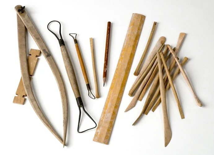 Инструмент скульптора 5 буквы сканворд. Инструмент резцы для скульптур. Инструмент скульптора 5 буквы сканворд. Инструменты для лепки. Инструменты скульптора фон.