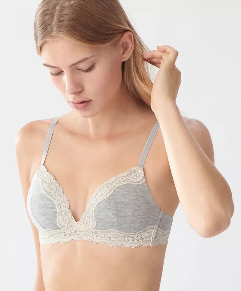 Серые бюстгальтеры. Женский лифчик серый. Хлопчатобумажный бюстгальтер. Девушка в сером бюстгальтере. Женский лифчик серый.