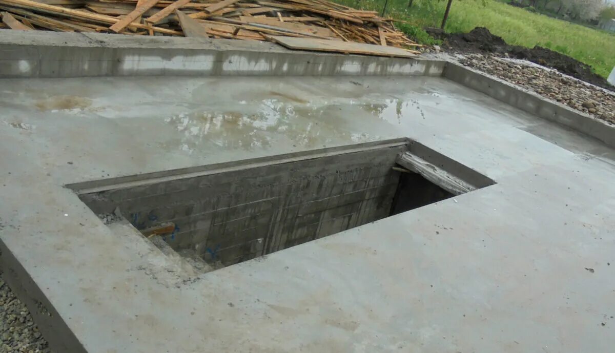 Фундамент для гаража. Фундамент плита под гараж из пеноблоков своими руками. Фундаментная плита под гараж. Заливка под гараж. Ленточный фундамент для гаража.