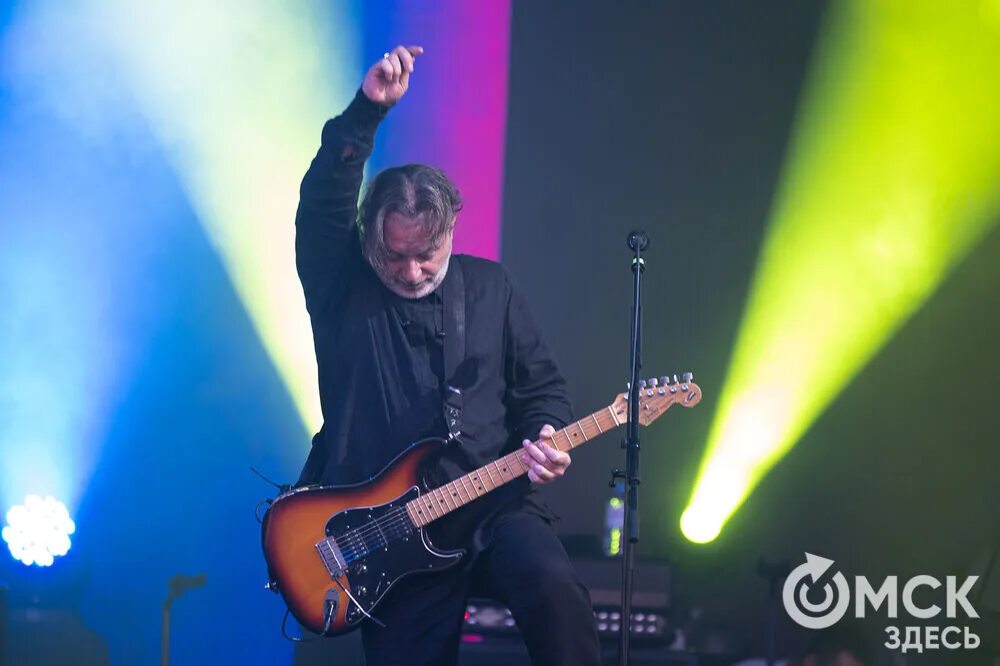 Выступил один из бывших. Юрий шевчук 2020. Выступил один из бывших. Концерт арии в саратове 2022. Мот альбом.