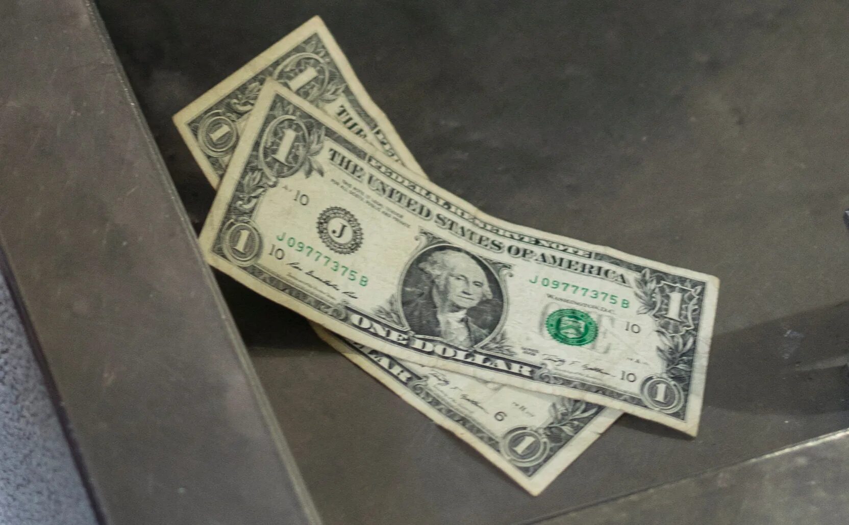 Денежно кредитная политика сша. 1,2 млрд долларов. Миллион долларов. Сша против рф. Миллиард баксов.