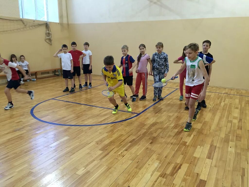 Спортивная эстафета для дошкольников. Спортивные состязания веселые старты. Спортивные соревнования в школе сценарий. Весёлые старты для дошкольников. Веселые старты для младших классов.
