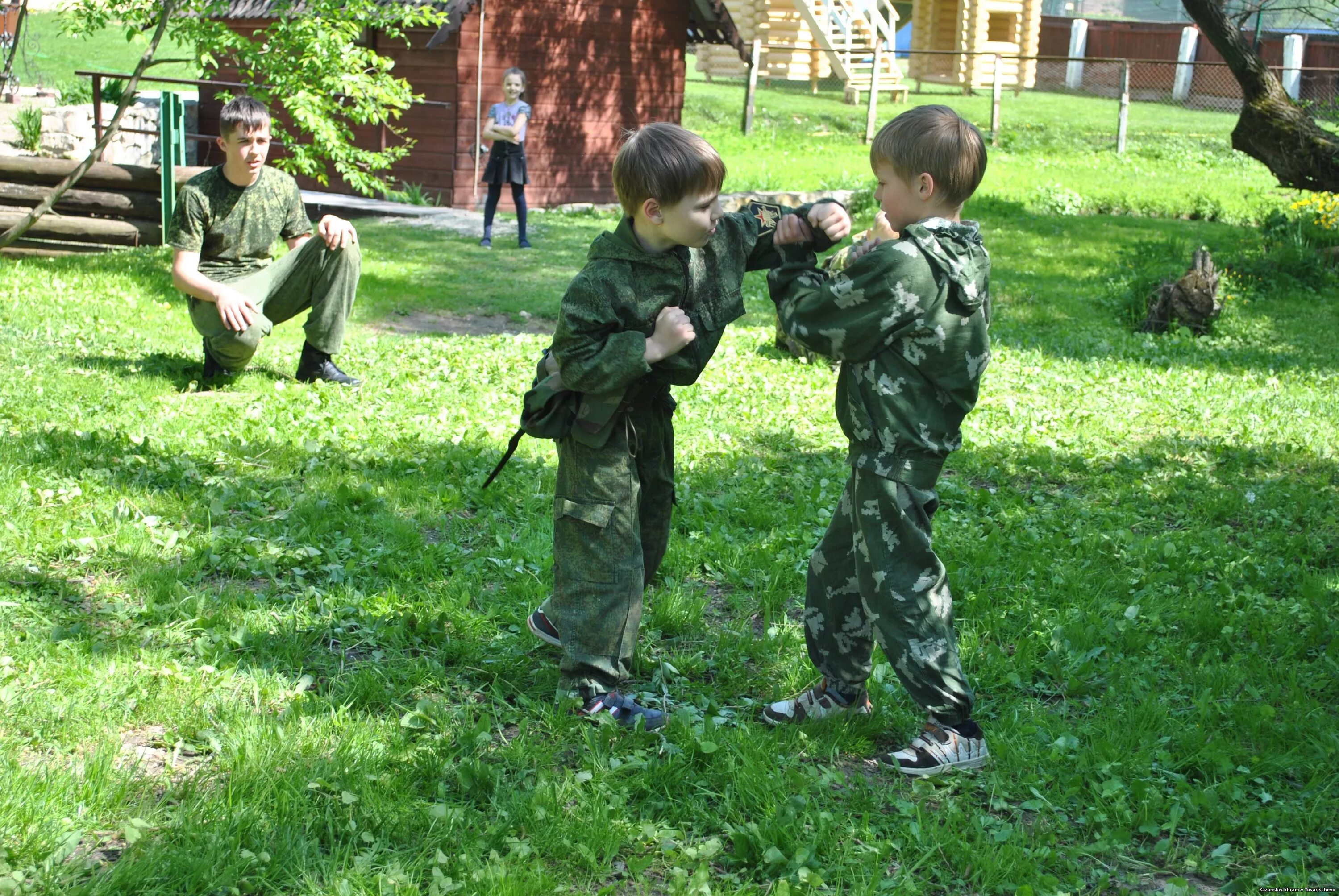 кадеты в школе. военная кафедра. военная подготовка. обучение детей военнослужащих. лагерь военно патриотический для детей подмосковье.