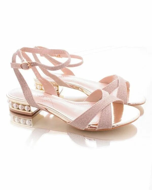 Босоножки на маленькой шпильке. Босоножки на маленькой шпильке. Босоножки замшевые страдивариус черные. Летние босоножки на каблуке. Летние туфли женские.