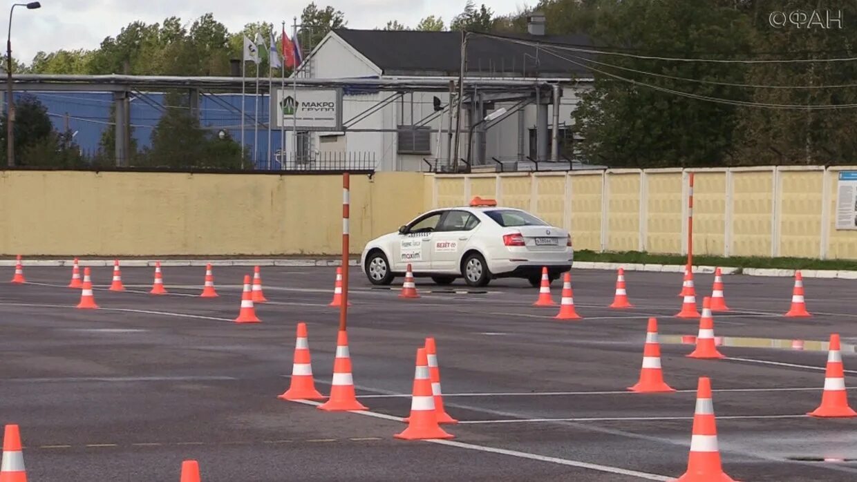 Экзамен в гаи нововведений. Экзамен ПДД 2021 на автодроме. Площадка ГИБДД экзамен. Учебная площадка для вождения. Экзамен площадка в ГАИ.