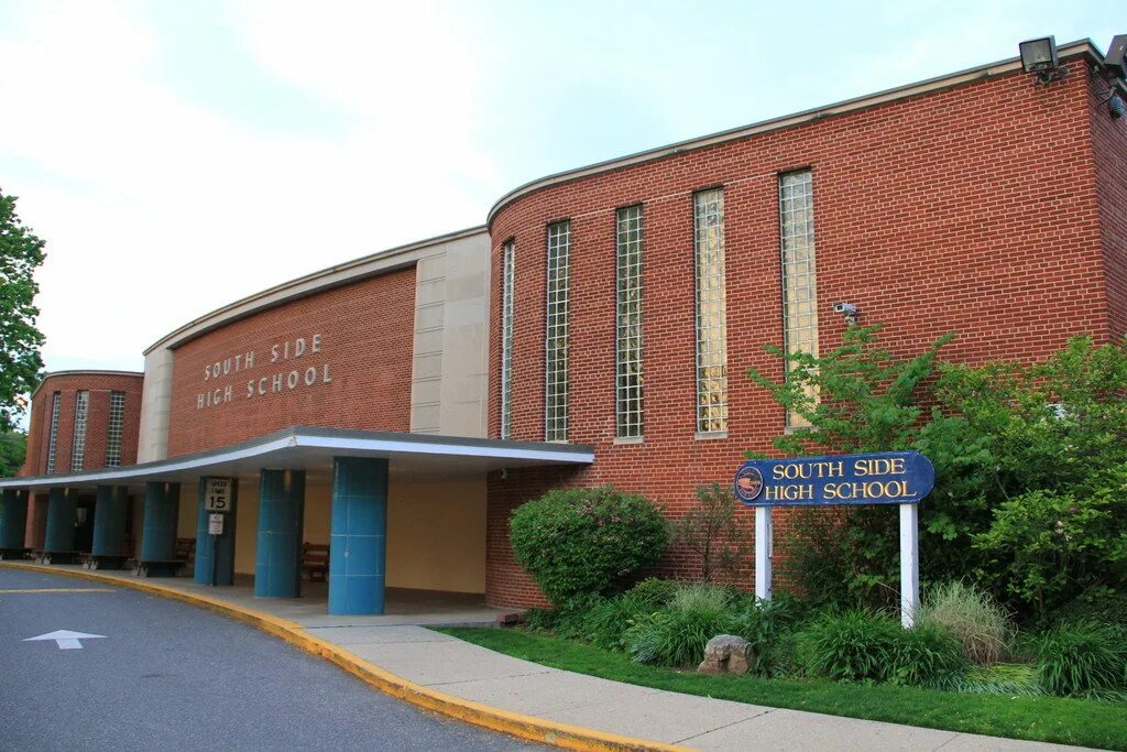 High school of s. Роквилл-Сентер. Rockville Centre NY. Американская школа Сайд Хай. Лонг-Айленд Сити Хай скул.