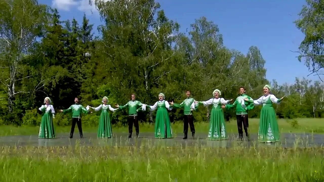 Ансамбль околица город донецк. Слова песни за дальнею околицей. Околица минусовка. Лето в деревне. Северная околица.
