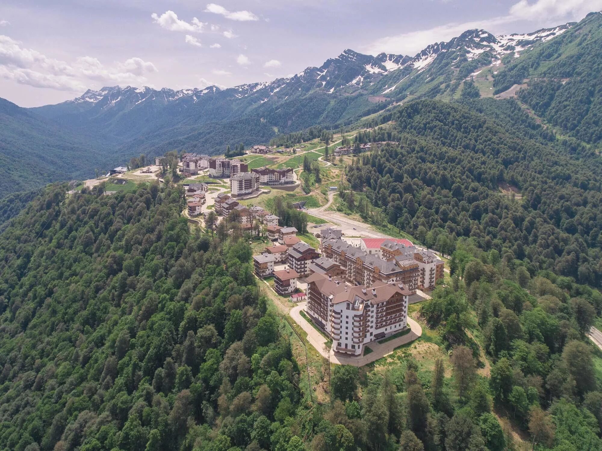 Гостиница алтай резорт горно-алтайск. Лето отель горный. Этника горный алтай отель. Турбаза лето горный алтай бирюзовая катунь. Горный кристалл отель.