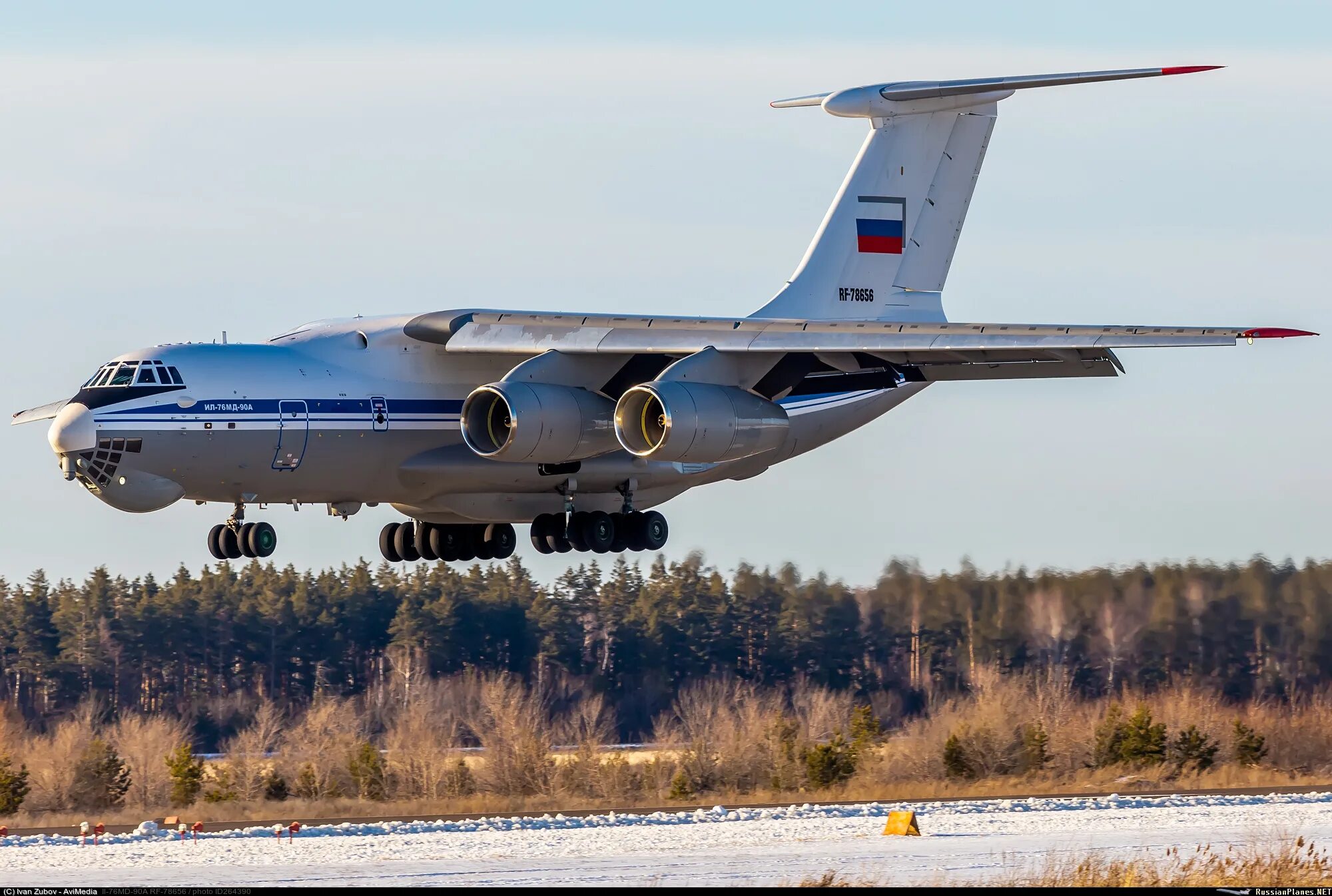 Мд 90а. Ил-76мд-90а. Ил-76 МД-90а вооружение. Самолет ил 76. Военно-транспортный самолёт ил-76мд.