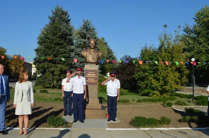 Погода куйбышево. Казаки Ростовской области села Куйбышево. Глава сельского поселения села Куйбышево Ростовской области. Село Куйбышево праздники. Семенцов Евгений Александрович Куйбышево Ростовская область.