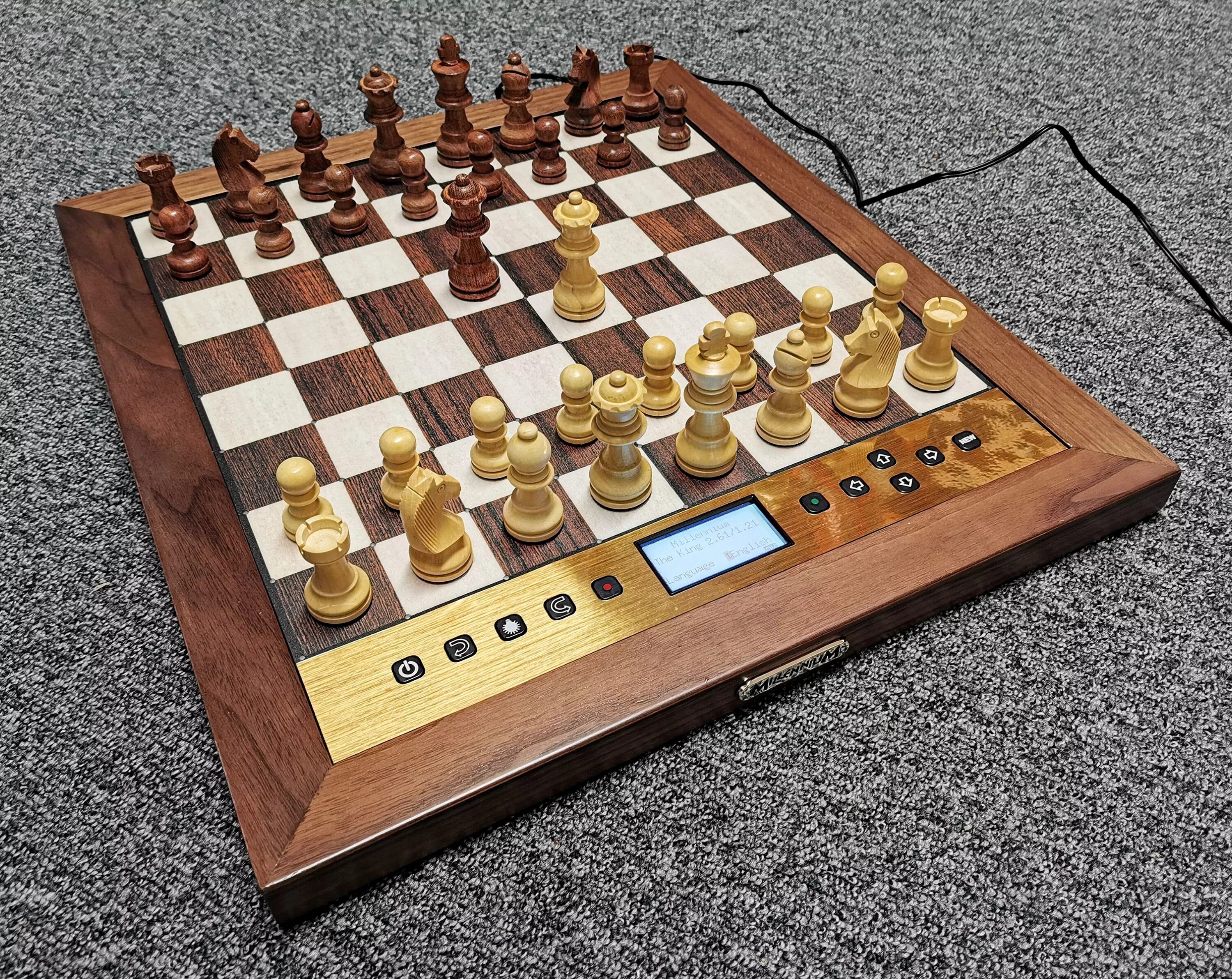 Игра шахматы с компьютером 2. Чесс Кинг шахматы. Millennium 2000 Chess. Компьютерные шахматы. Шахматный компьютер.