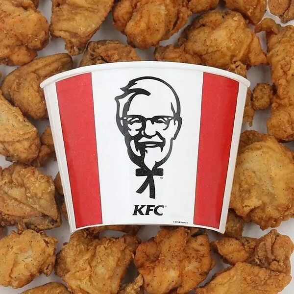 Кроссовки фаины семеновны ялта kfc. КФС Джон Браун. Дедок КФС. КФС дедушка. Дед из KFC.