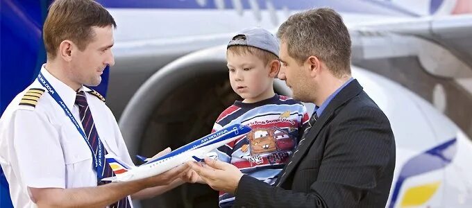 дети без сопровождения в аэропорту. перевозка несопровождаемого ребенка. несопровождаемый ребенок в самолете. обслуживание несопровождаемых детей в аэропорту. выезд ребенка за границу.