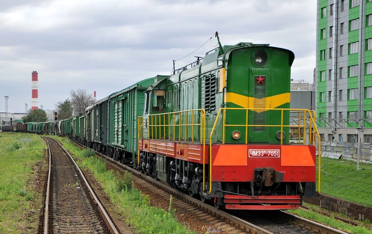Чмэ3-4445. Локомотив чмэ3. Маневровый тепловоз чмз. Тепловоз чмэ3. Тепловоз чмэ3 зеленый.