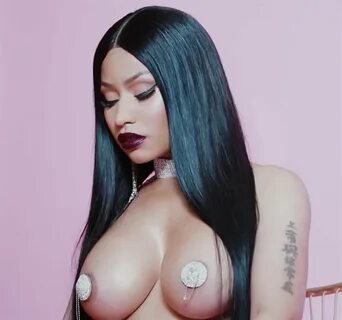 Sexy Nicki Minaj Tits and Topless Private Backstage Pics Exposed.