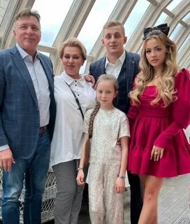 С кем встречается стоун 2024