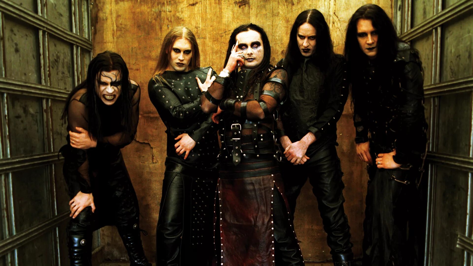 Клипы металл групп. Группа Cradle of Filth. Cradle of Filth фото группы. Cradle of Filth солист. Группа Cradle of Filth вампиры.