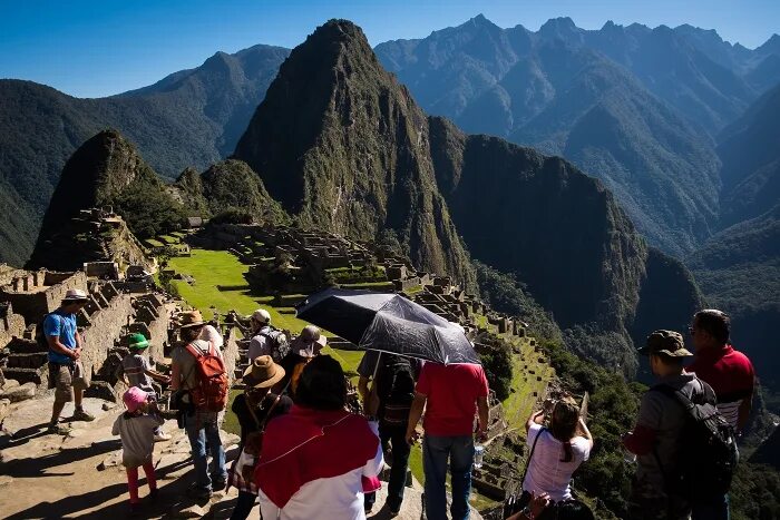 Туризм в латинской америке. Перу куско мачу пикчу. Мачу пикчу туристы. Мачу пикчу туристы. Латинская америка мачу пикчу.