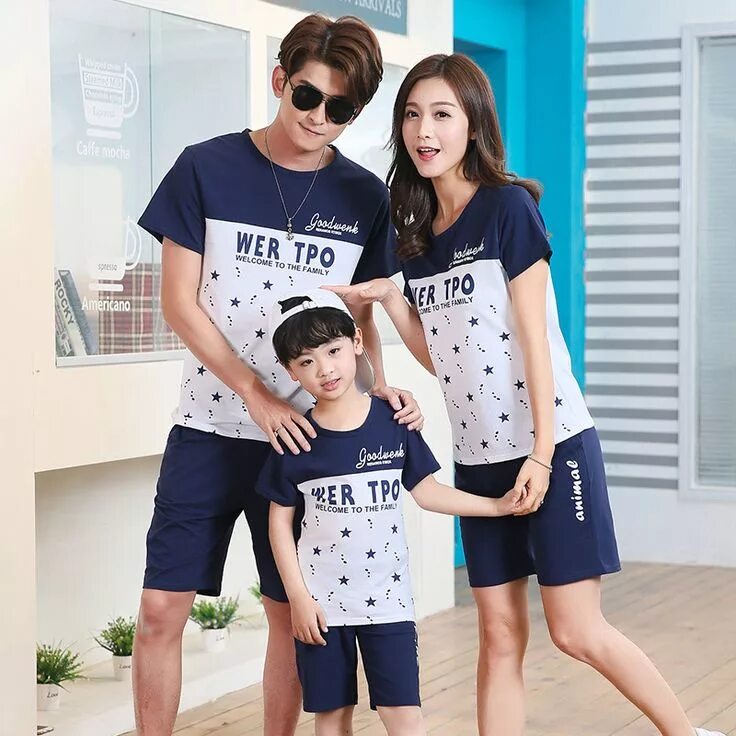 Шорты и футболка Family look. Blue Family одежда. Семья в шортах. Фэмили лук для всей семьи футболка и шорты.