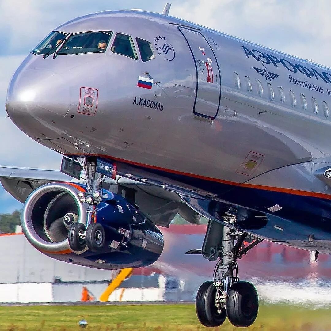 Ssj 100. Sukhoi superjet 100. супер джет 100 самолет. суперджет 100 самолет. суперджет 100 самолет.
