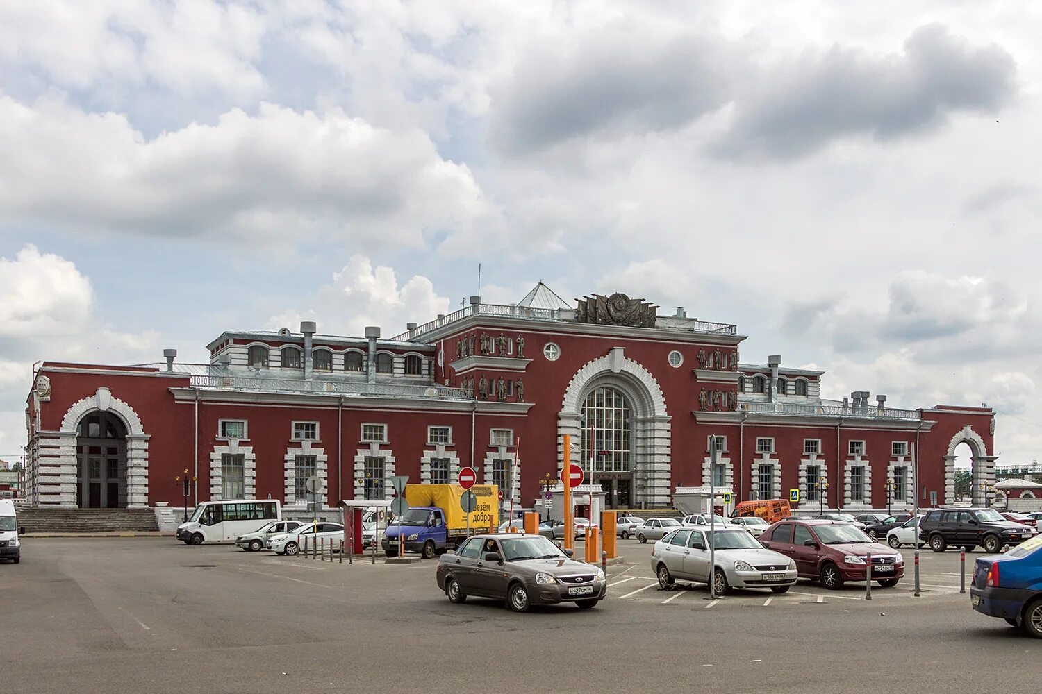 Привокзальная площадь 1 Курск. Привокзальная площадь Курск. Минск Привокзальная площадь. Привокзальная площадь Далматово. Пл вокзальная