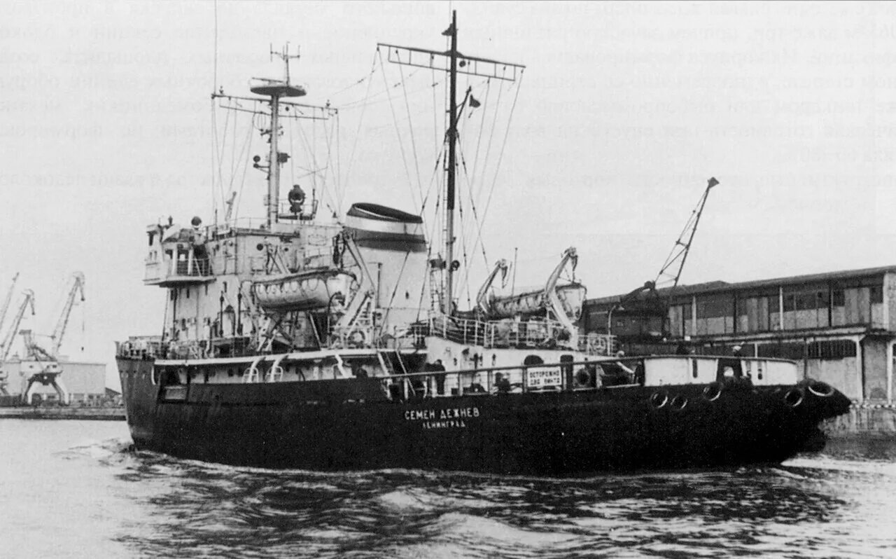 ледокольный пароход дежнев скр-19. пароход дежнев. скр 19. буксир семен дежнев. скр 19.
