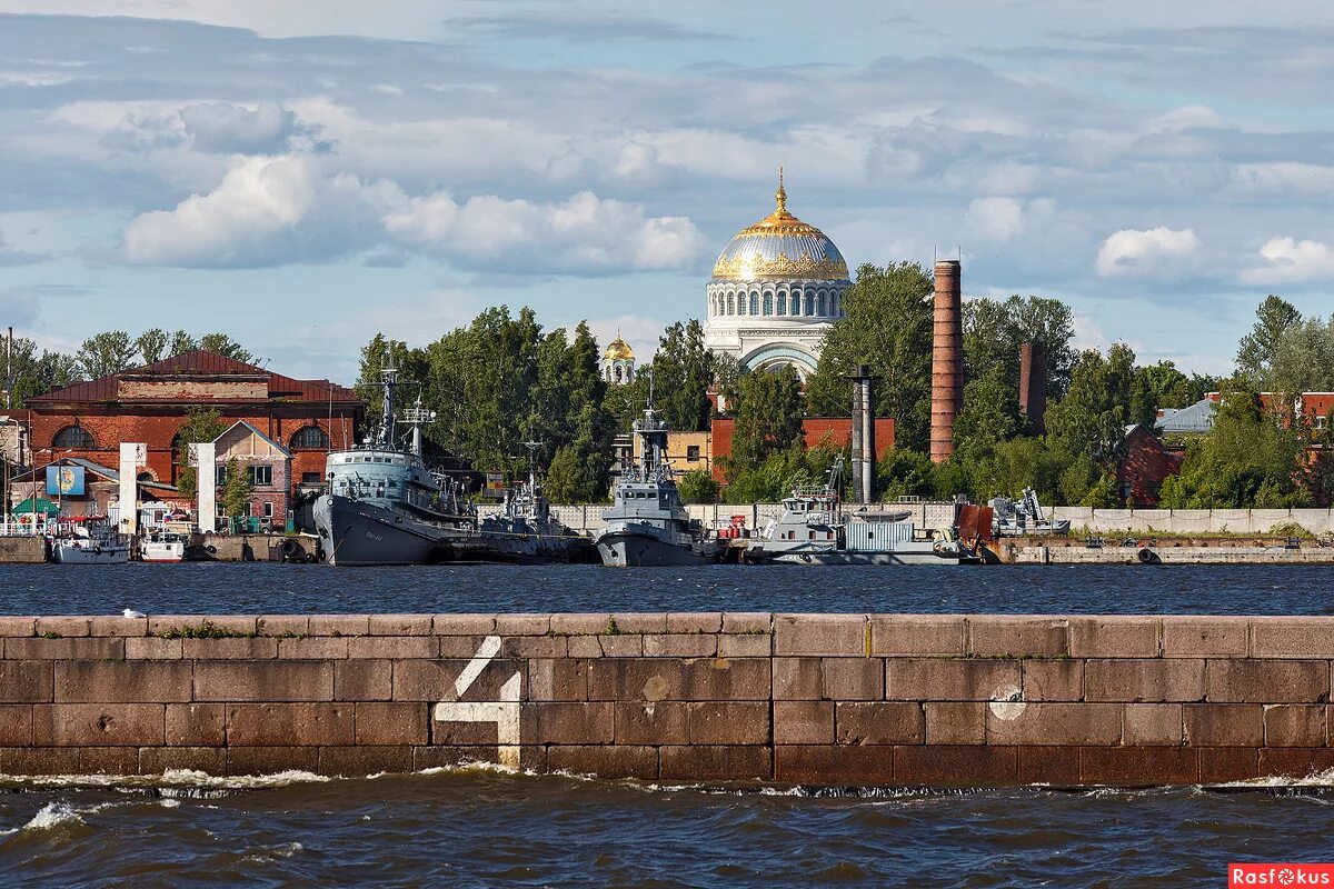 Остров котлин кронштадт. Форты кронштадта. Морская крепость кронштадт. Комплекс защитных сооружений кзс санкт-петербурга. Остров котлин кронштадт, санкт-петербург,.