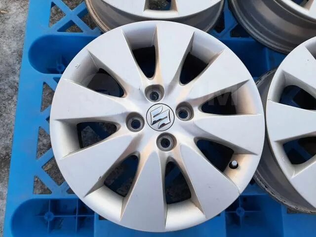 Литой диск r15 сузуки. Диски suzuki swift r15. Диски suzuki jimny r15. Диски на сузуки джимни r15. Диски сузуки r15.