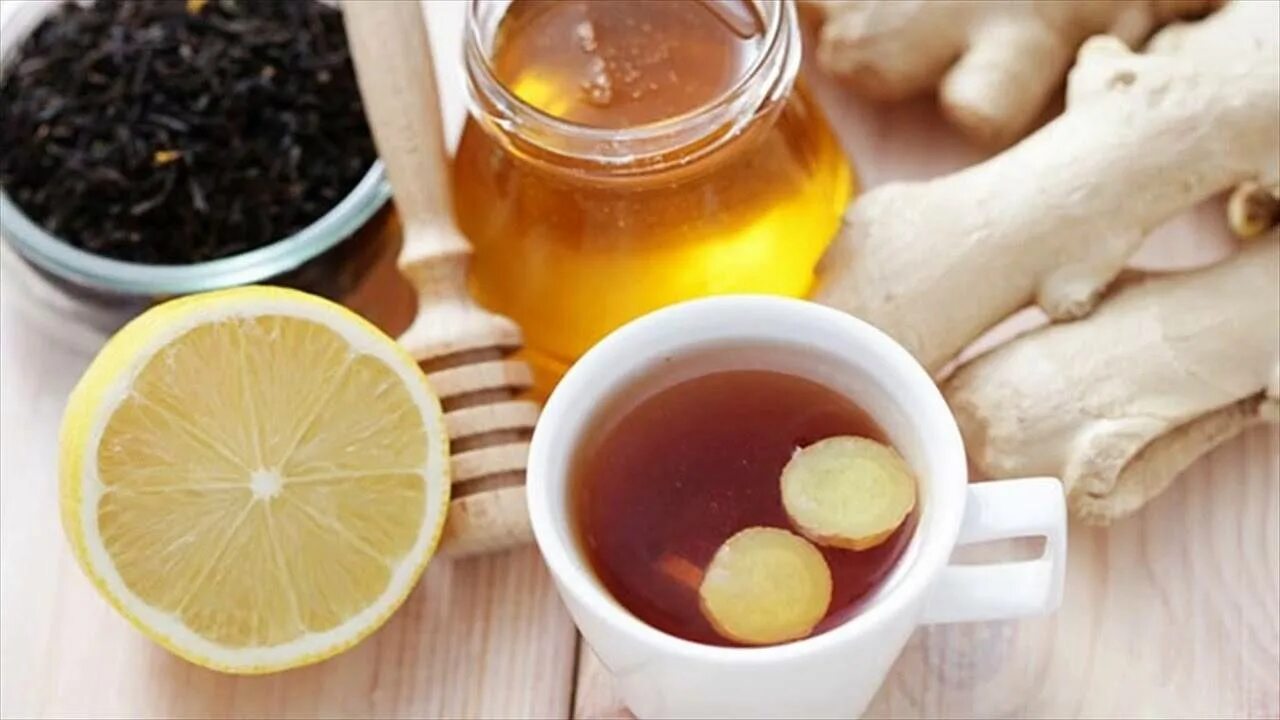Имбирный чай. Чай с медом. Чай с имбирем. Чай с лимоном и имбирем. При температуре пьют горячий чай