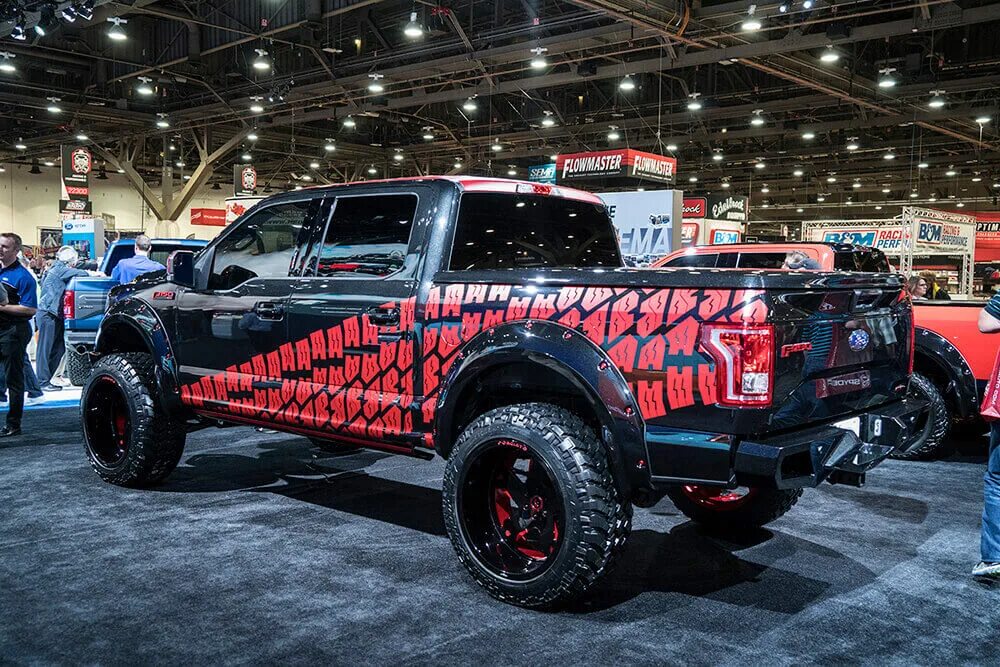 Нюша big love show 2018. Виктория сикретс. Шоу виктория сикрет 2021. Виктория сикрет 2015. Селена на показе мод.