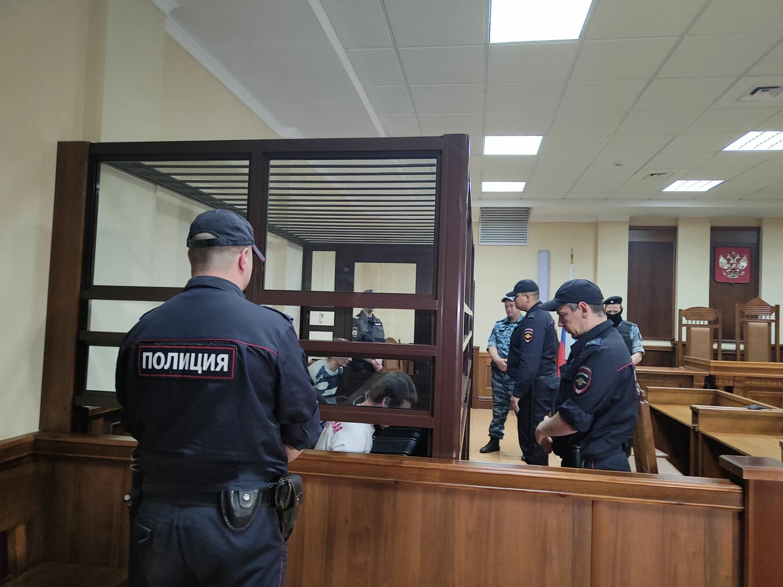 7 пожизненно назначенных сенаторов представляют