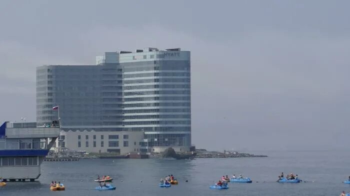 Мыс бурный владивосток гостиница. Мфк бурный владивосток сайт. Владивосток гостиница хаятт владивосток. Отель бурный. Хаятт мыс бурный.