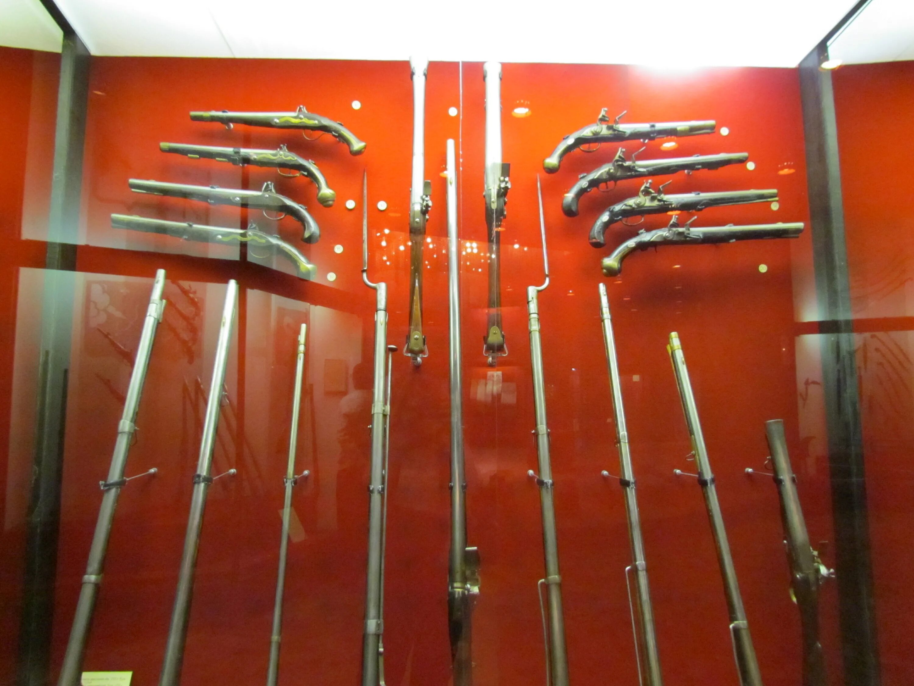 коллекция оружия музей. алтушкин музей оружия. музей оружия в екатеринбурге. коллекция оружия музей. музей оружия тула экспозиция.