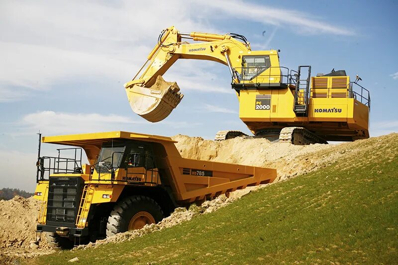 Komatsu pc2000. Коматсу PC 2000. Карьерный экскаватор Komatsu pc2000. Komatsu pc2000-8. Работа маш экскаватора