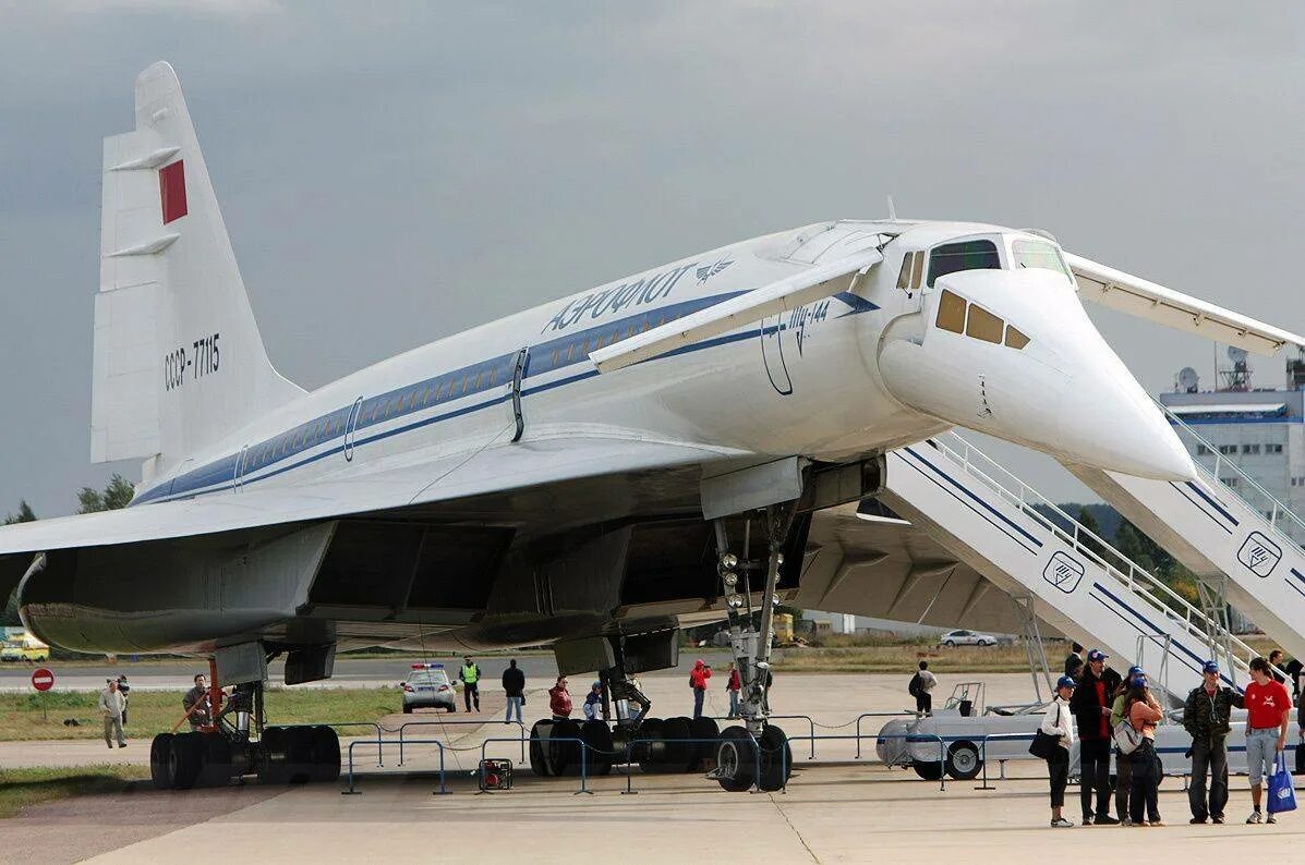 Ту сверхзвуковой пассажирский самолёт ту-144. Ту 144 и Конкорд. Советский сверхзвуковой пассажирский самолёт ту-144. Сверхзвуковой пассажирский самолёт Туполев 144. Скорость самолета ту 144