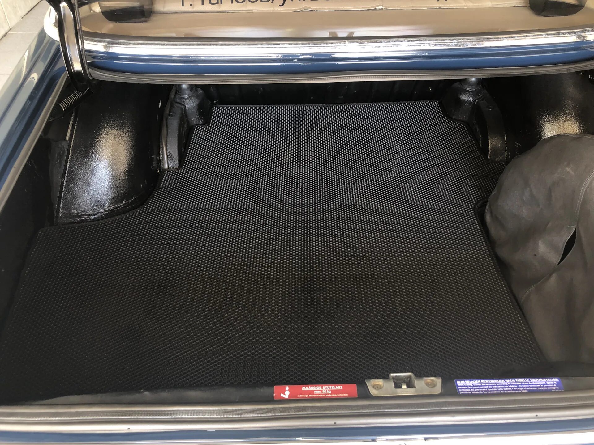 Эво коврики в багажник. Багажник Мерседес 124. Коврик багажника ВАЗ 2105 2107. Эво коврик в багажник на ВАЗ 2107. EVO коврик в багажник ВАЗ 2107.