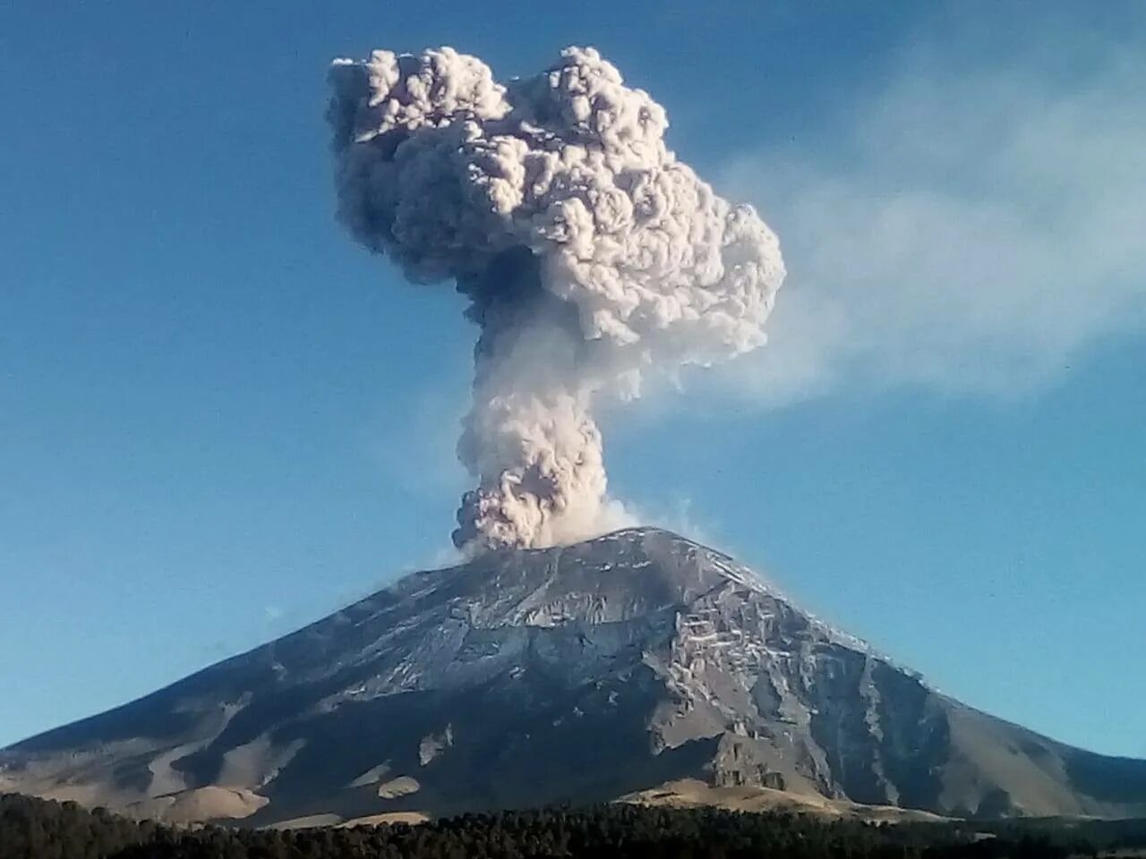 Попокатепетль извержение. Вулкан Попокатепетль. Вулкан Popocatepetl извергается. Вулкан в Южной Корее извержение.